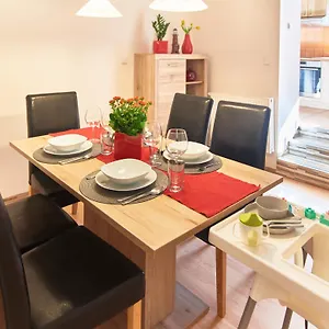 Cozy With Terrace Near Castle Appartement Praag